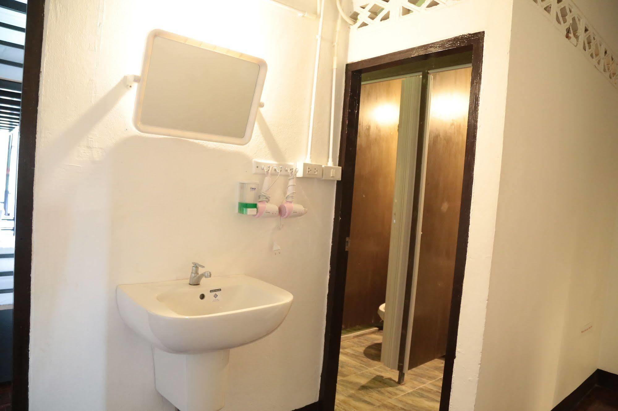 Cassette Hostel Chiang Mai Bagian luar foto