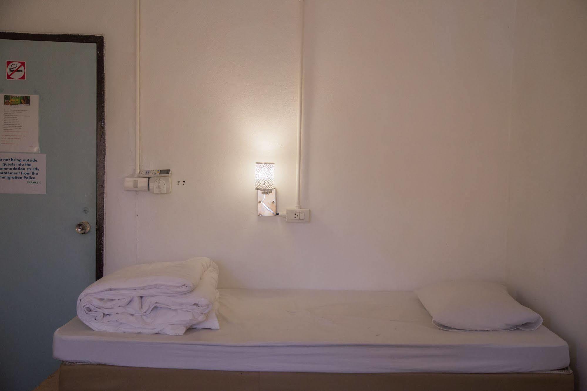 Cassette Hostel Chiang Mai Bagian luar foto